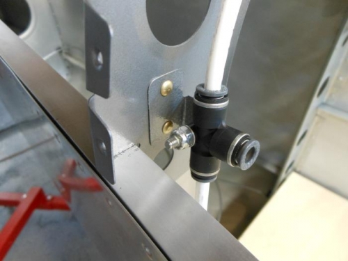 Small bracket supports the Tee.