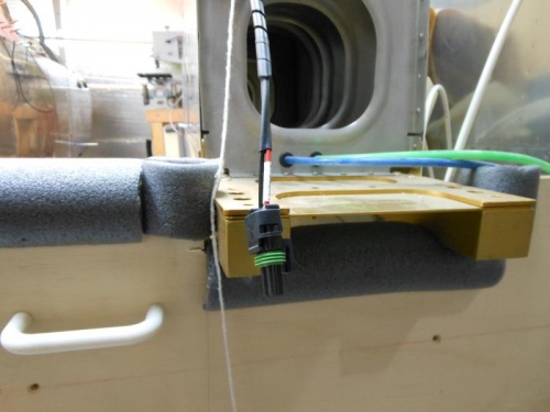 Inboard left wing panel Taxi Light connection