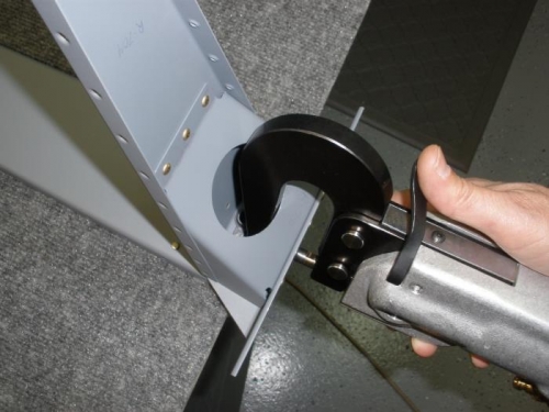 Difficult getting the pneumatic squeezer inside of R-710.