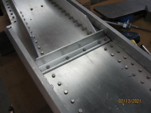 Stiffener angle riveted onto the spar