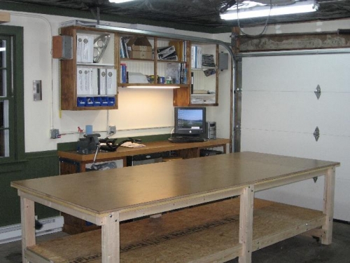 Assembly table and workbench area