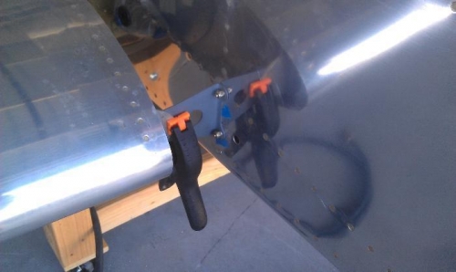 Left wing fuel tank attachment