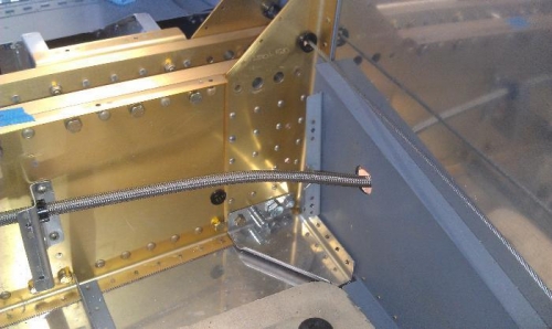 Fuselage pass through to wing