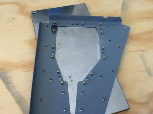 Back riveting nut plates to E 615 PP