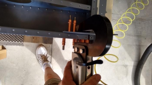 reaching in with squeezer