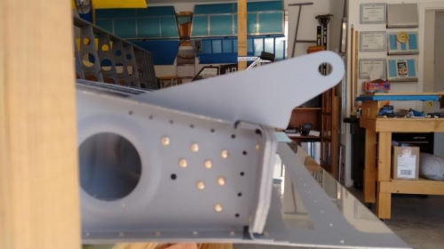 Outboard rib/bracket