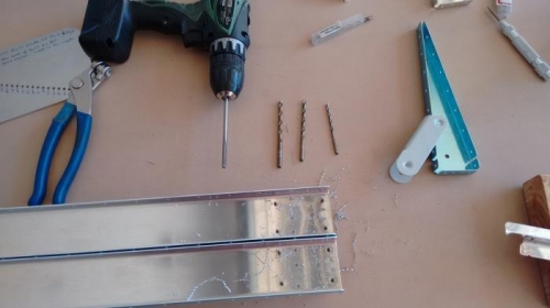 Drill out nut plate AN3 bolt hole in steps