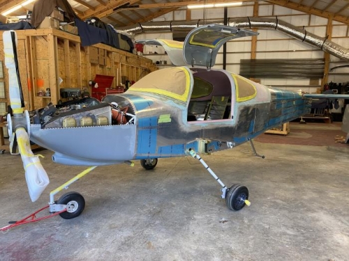 Back on it's own gear and horizontal stab being mounted