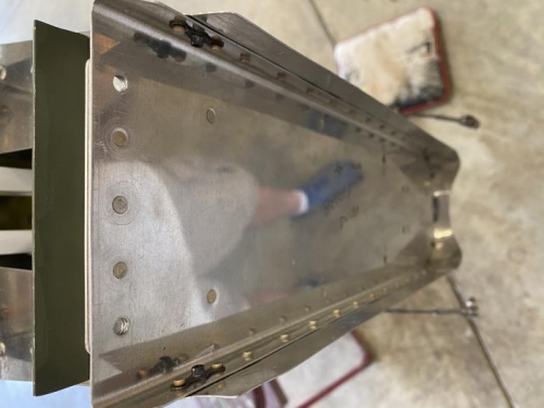 here's the 2 nutplates...back on the tail goes