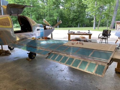 R wing mounted along with flap and aileron