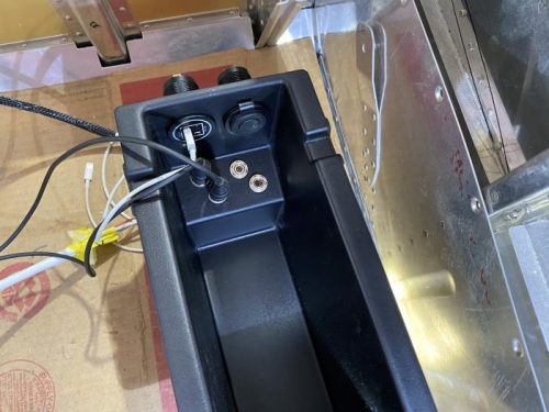 pilot and copilot audio plugs and USB power in armrest