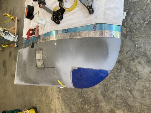 finished the R tip and attached it...there is a nav light under the blue tape