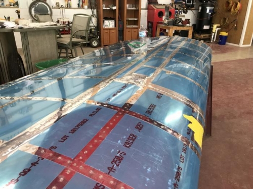 Attached fuel tanks to wings