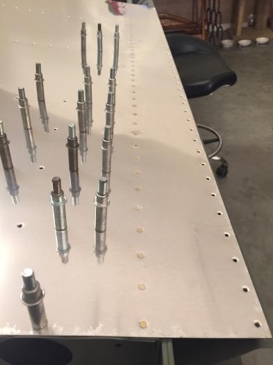 Riveted the aft spar first as I did on the right wing, works well