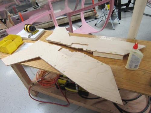 Fuselage halves, setting up.