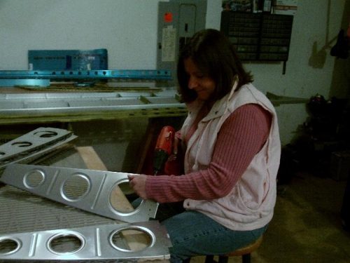 Denise Deburring Main Ribs