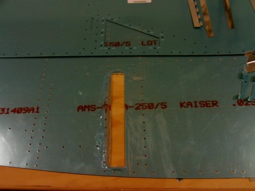 Spar Slot and Dimpled Opening