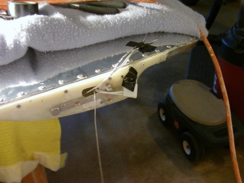 Wires at Outbd End of RH Wing