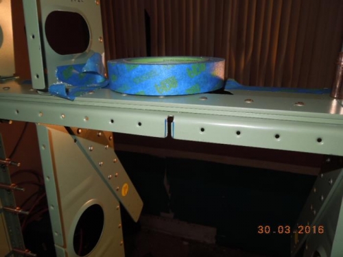 Slot to enlarge in F806B to prevent fouling with rivet head ir dimple from skin