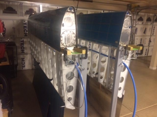 Left and right tank assemblies