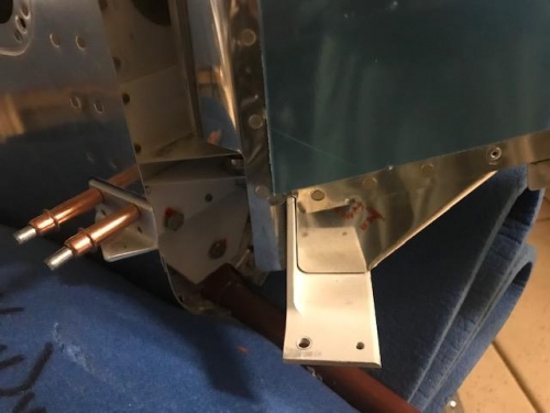 Left rudder stop and rudder horn