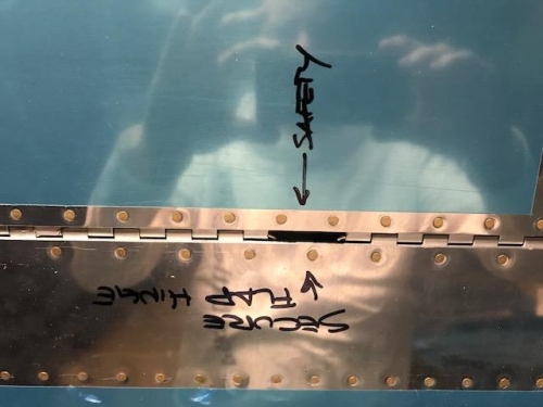 Center hinge pin assembly