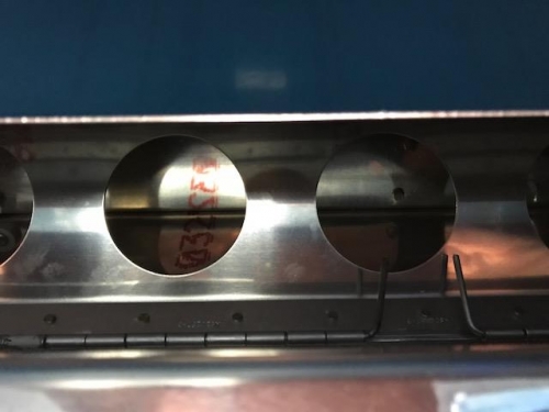 Hinge pin connection for flaps