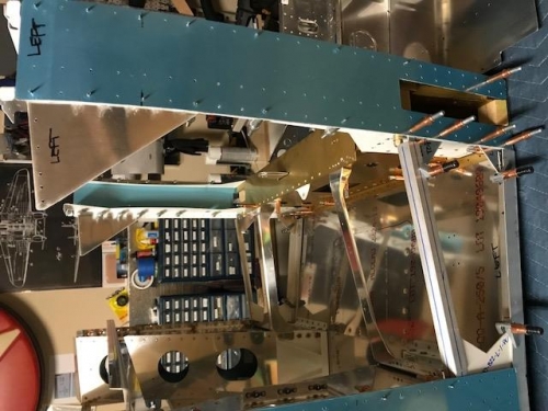 Upper gusset and lower set of gussets