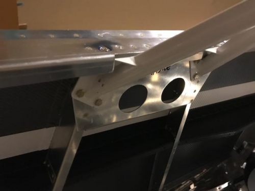 Cross brace bolted to the plates and siderail