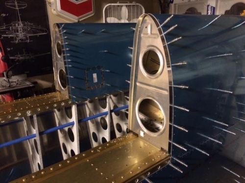 Leading edge inbound rib