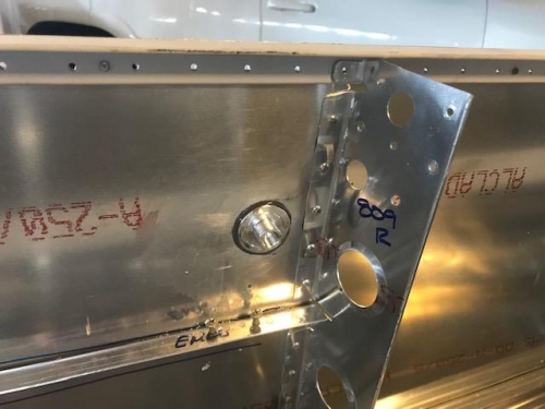 Right static port / typical of left