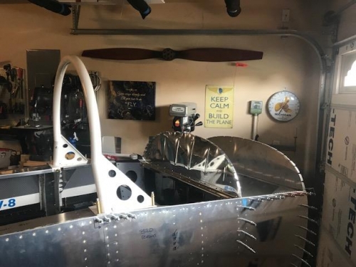 Upper and lower baggage bulkheads