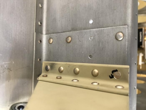 Top Rivert Fixed - Inboard Right