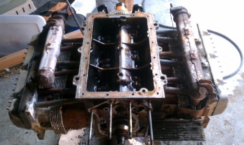 You can sort of start to see something that looks like a 6-cyl aero motor