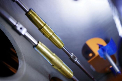 Stabilator locking clips