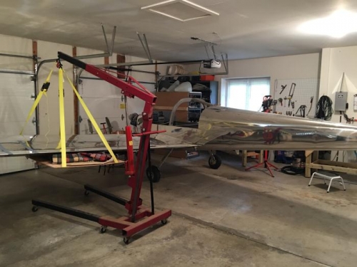 Engine hoist used to support wing removal