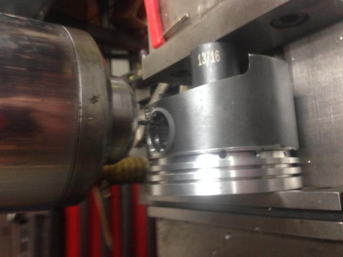 Machining piston to use Kramm-Loks