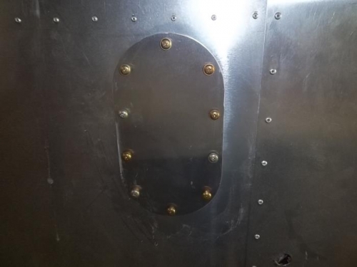Wing bottom access cover