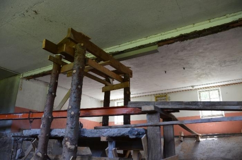 Installing the load-bearing beam in the ceiling.