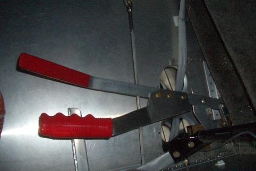 turn clockwise red handle up