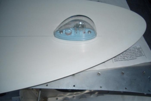 Strobe light on wing tip