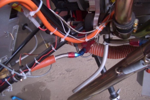 See the silver/red connector