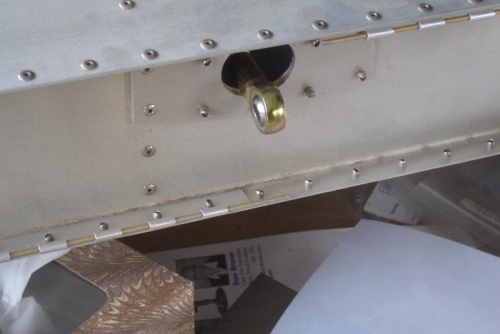 airleron attach point