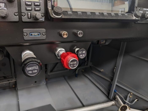 Throttle, mixture and alternate air controls are now labelled