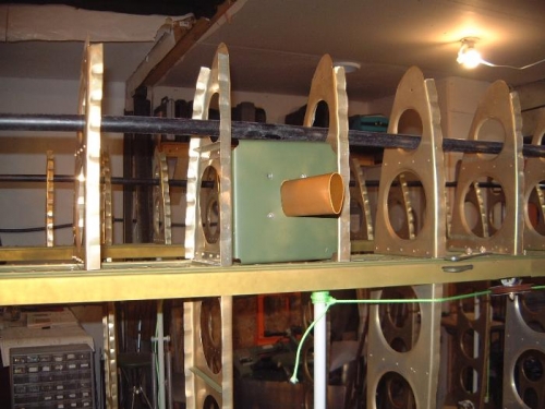 Attached pitot mounting assembly