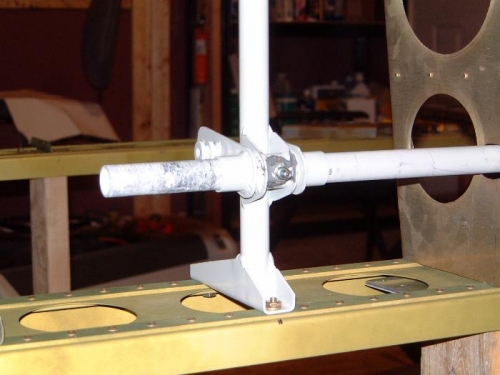 Right Flap Drive Linkage Grease Fitting