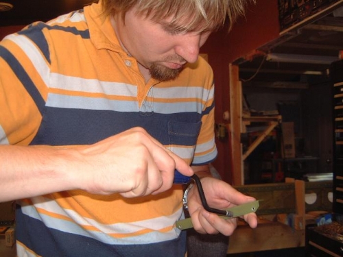 Main spar rib attach angle deburr