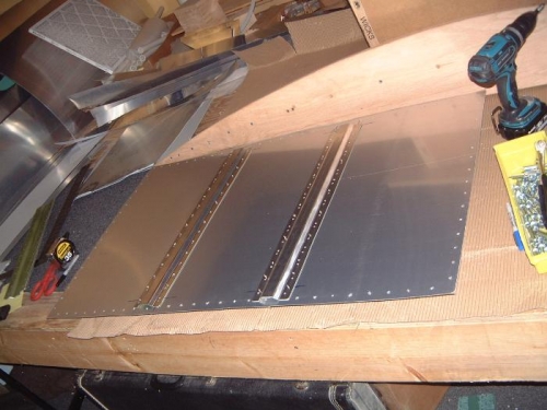 Left tank cover stiffeners