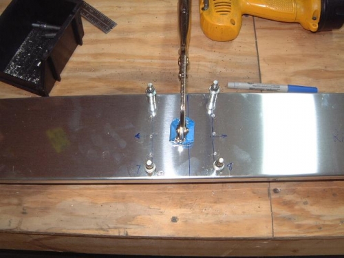 Clamping on the hinge doubler for drilling