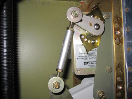 Roll Servo pushrod and stop